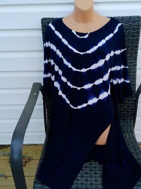 L LOVE SHRINK FREE MEDIUM BLUE WHITE TUNIC